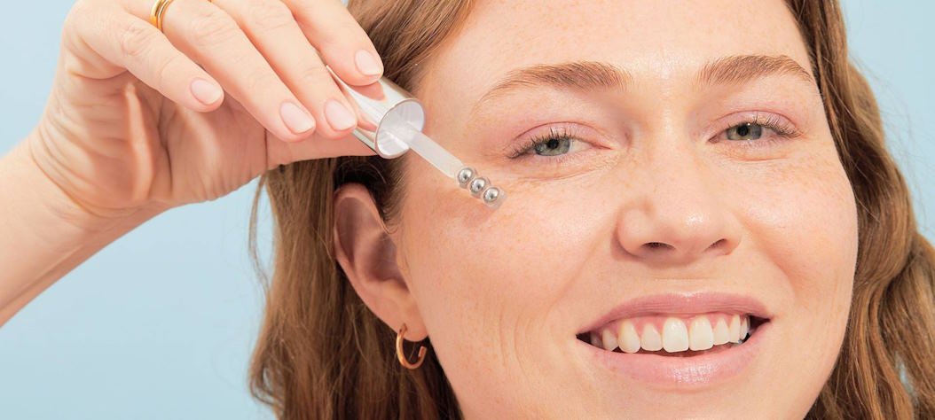 enhance the under-eye area